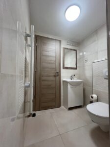 Fürdőszoba piperecikkekkel